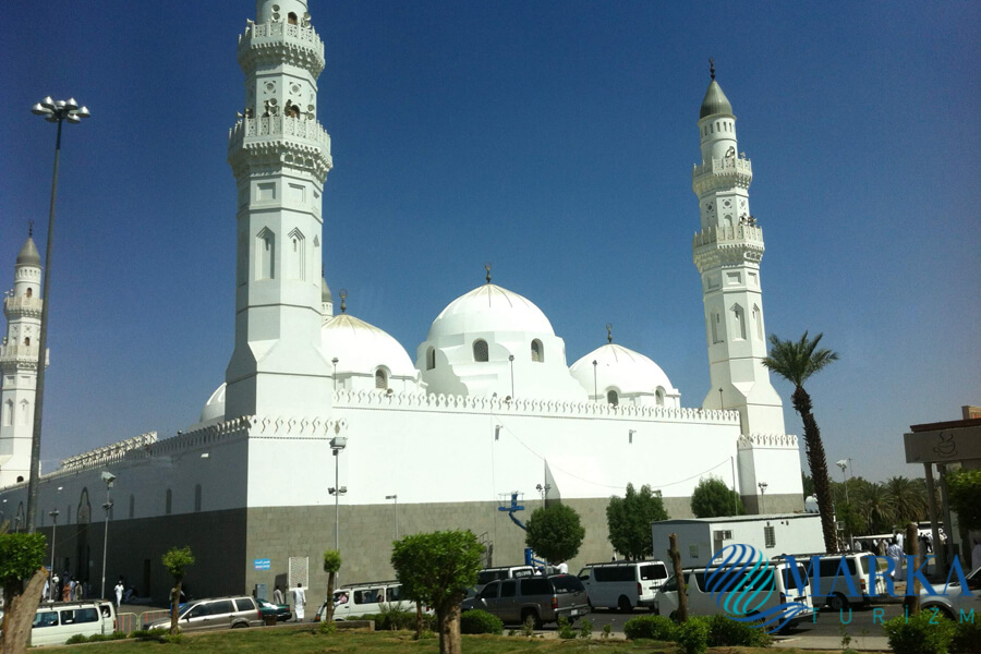 Mescid-i Kıbleteyn- 2022 Umre Turları